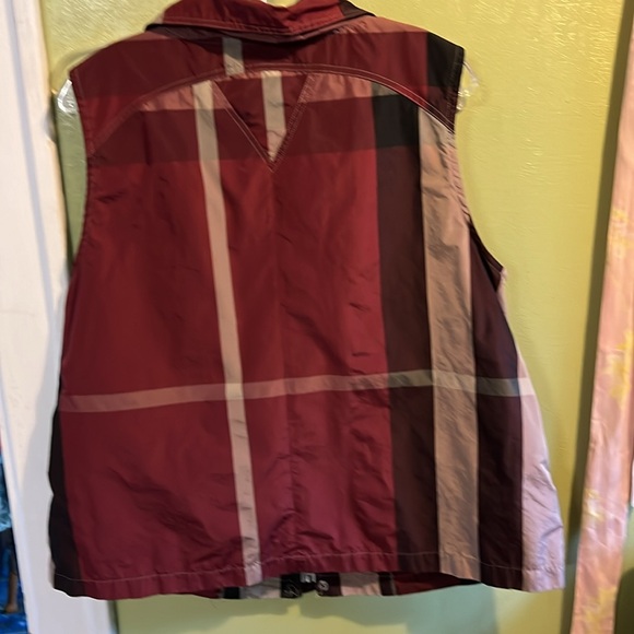 Dorman 100% polyester plaid vest.  Medium - Picture 2 of 7